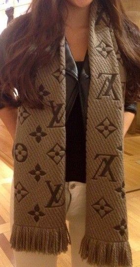 Luxury Red Knit Replica Louis Vuitton Scarf – Monogram & Fringe