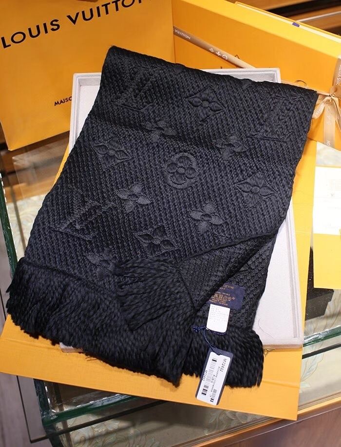 Luxury Red Knit Replica Louis Vuitton Scarf – Monogram & Fringe