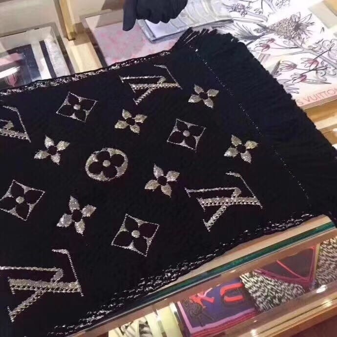 Luxury Red Knit Replica Louis Vuitton Scarf – Monogram & Fringe