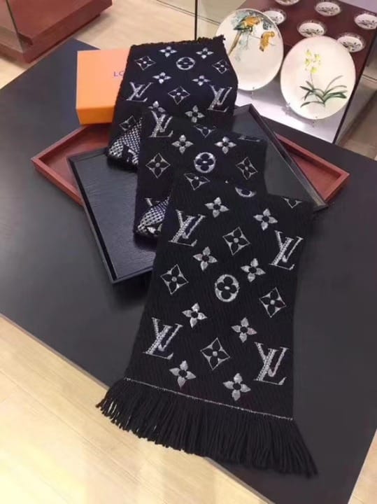 Luxury Red Knit Replica Louis Vuitton Scarf – Monogram & Fringe