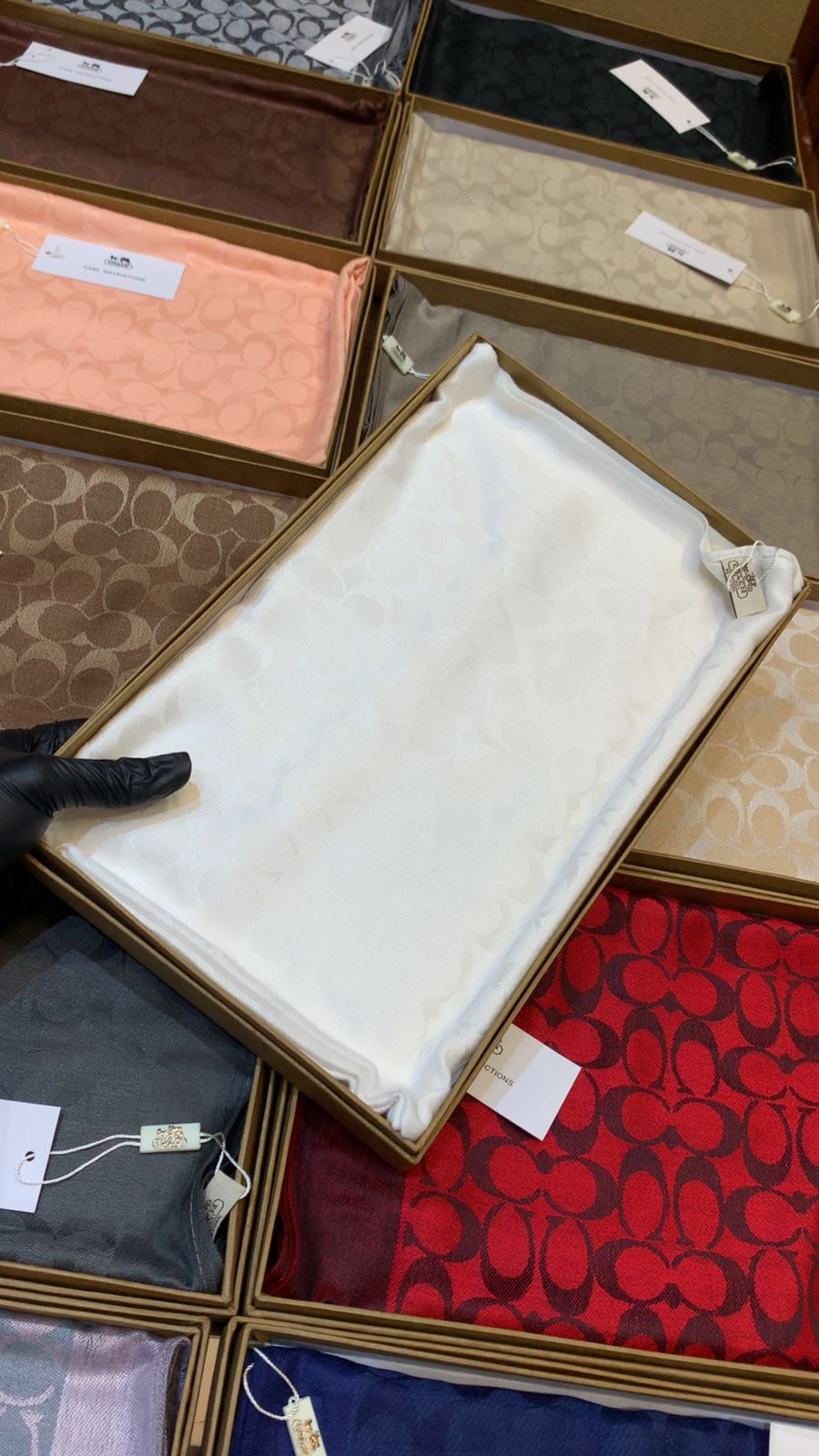 Elegant Monogram Scarf – Soft Touch Unisex Fashion Accessory