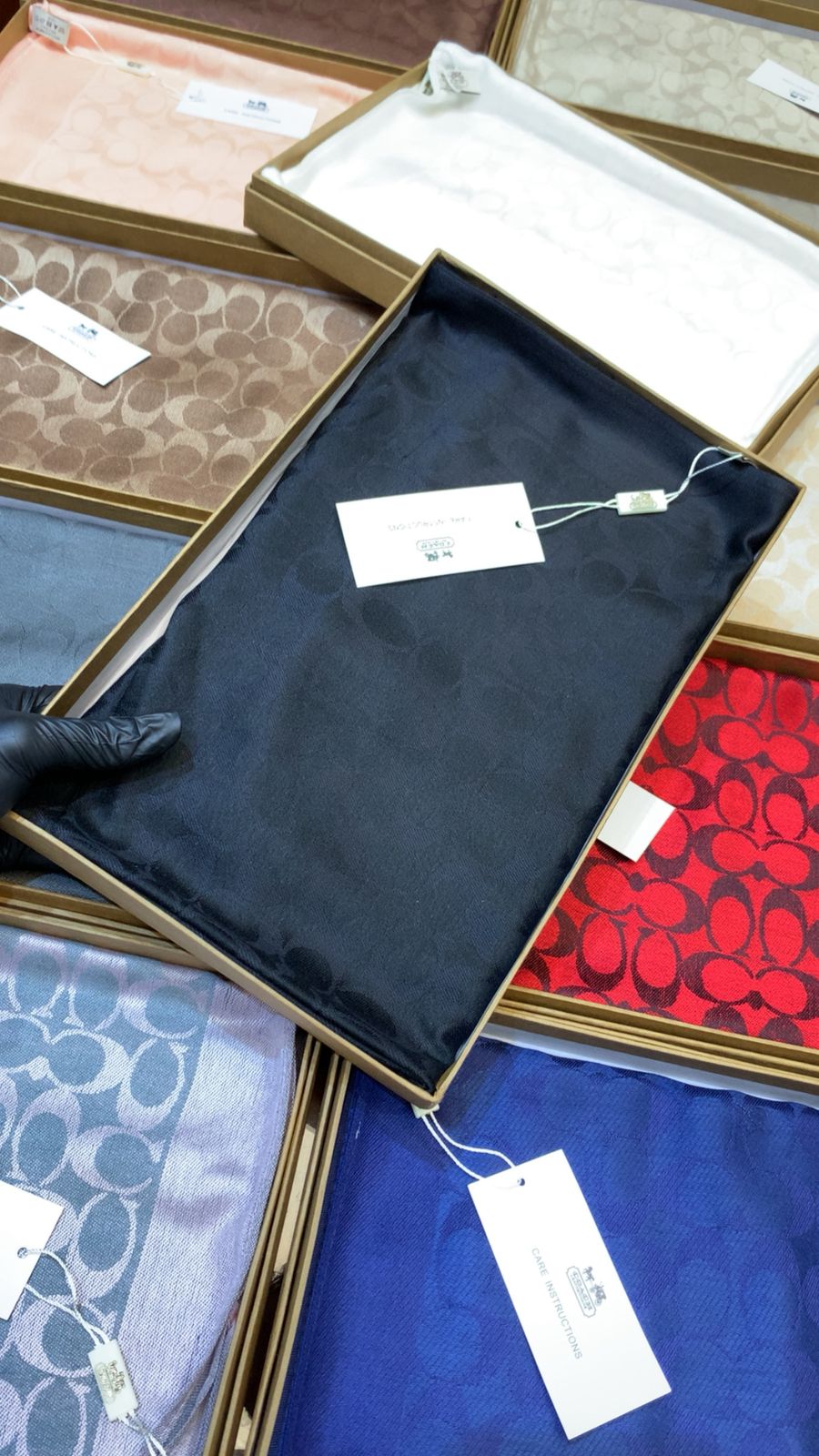 Elegant Monogram Scarf – Soft Touch Unisex Fashion Accessory