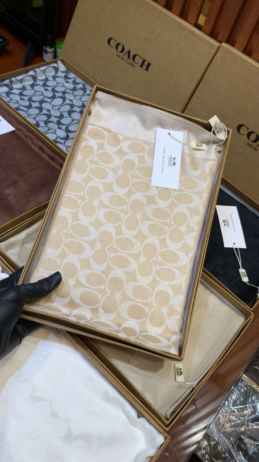 Elegant Monogram Scarf – Soft Touch Unisex Fashion Accessory