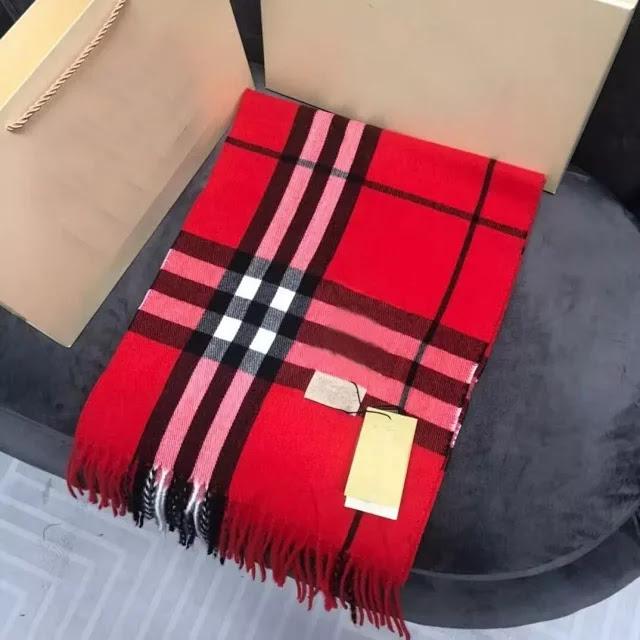 Luxurious Checkered Cashmere Scarf with Fringed Edges