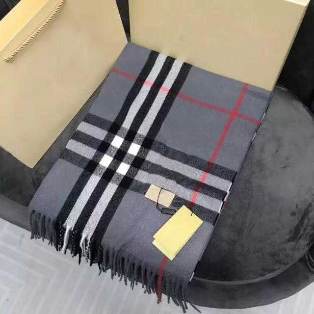 Luxurious Checkered Cashmere Scarf with Fringed Edges