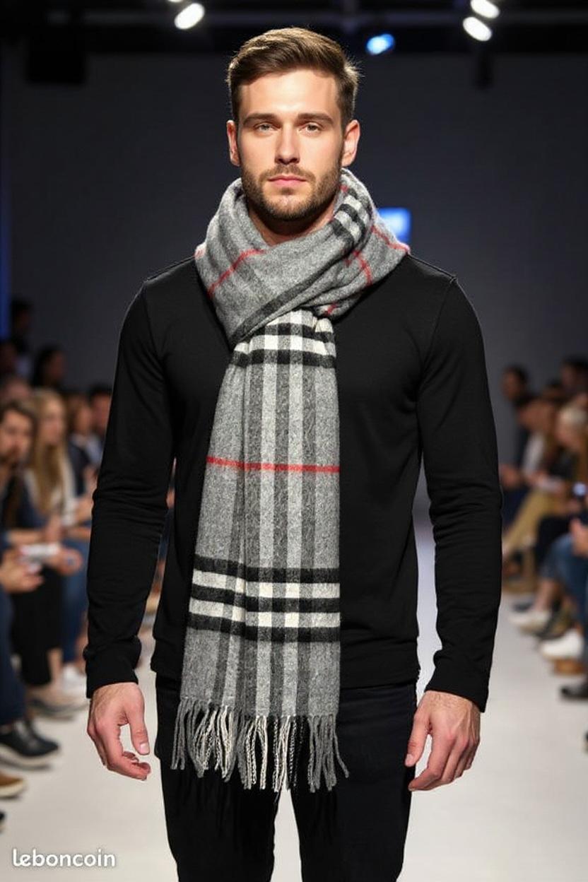 Luxurious Checkered Cashmere Scarf with Fringed Edges