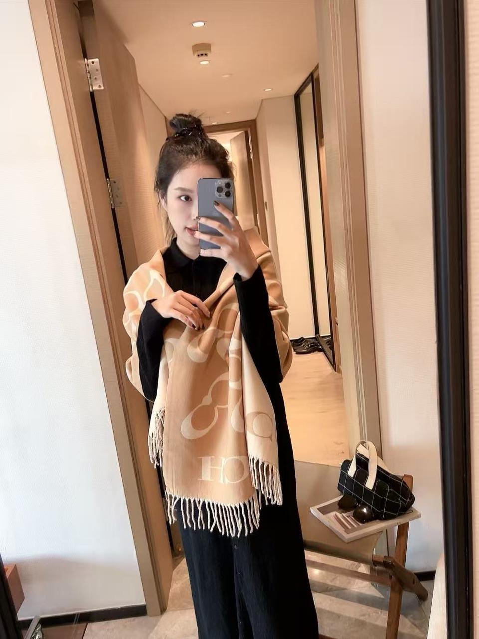 Elegant Reversible wool Blend Scarf in  Modern Pattern