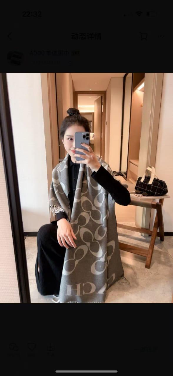 Elegant Reversible wool Blend Scarf in  Modern Pattern