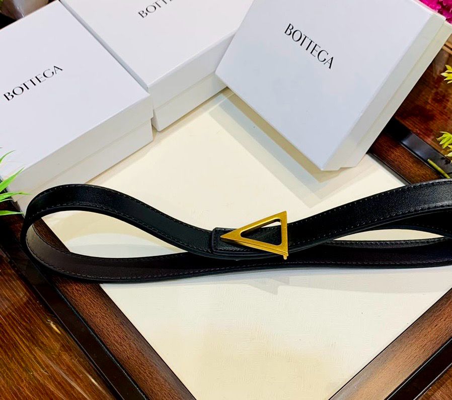 Premium Leather Belt with Triangular Metal Buckle – Designer-Inspired Minimal Edition