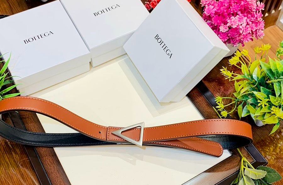 Premium Leather Belt with Triangular Metal Buckle – Designer-Inspired Minimal Edition