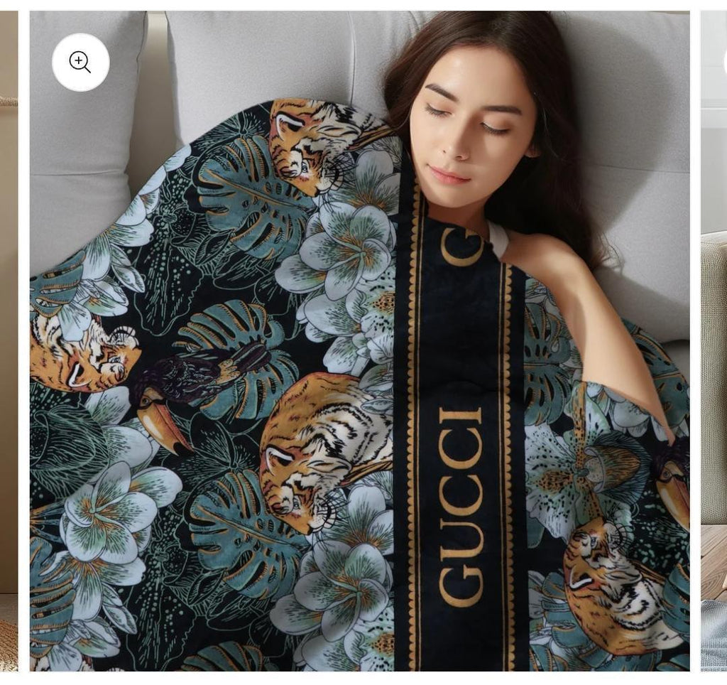 Luxury Jungle Print Comfort Blanket with Soft Plush Finish