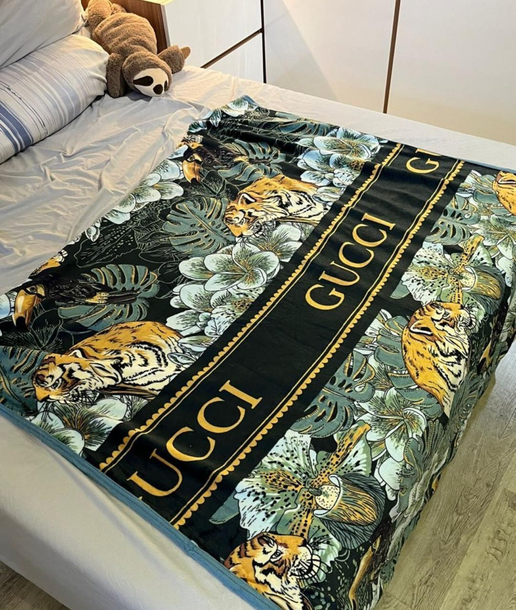 Luxury Jungle Print Comfort Blanket with Soft Plush Finish
