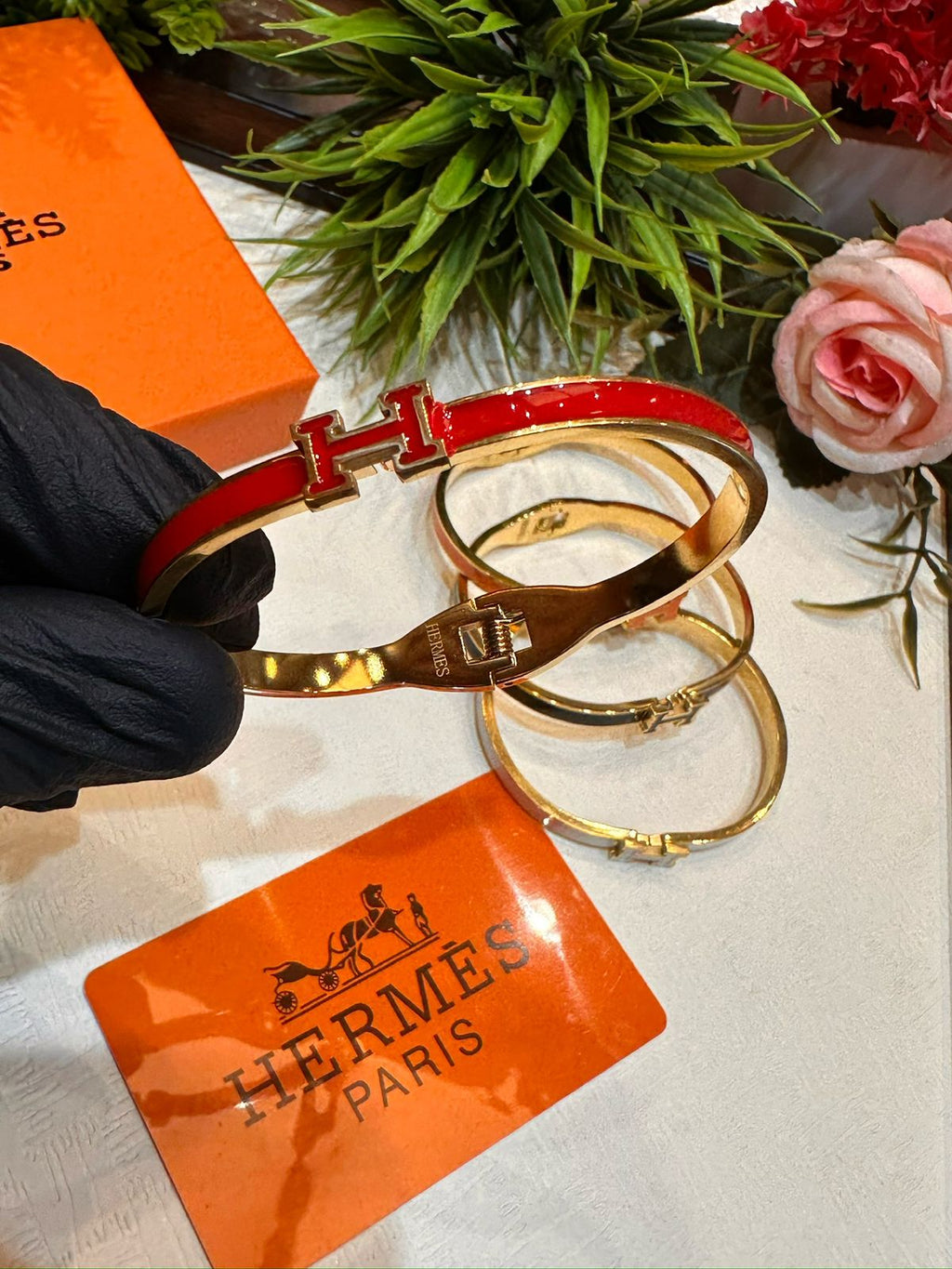 Luxury Enamel Finish Adjustable Bracelet – Elegant Gold Tone