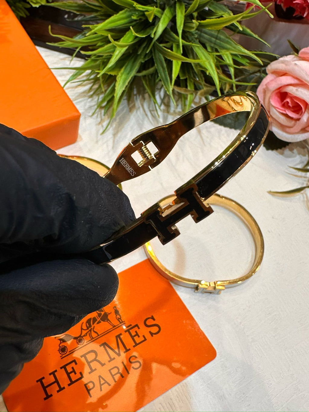 Luxury Enamel Finish Adjustable Bracelet – Elegant Gold Tone