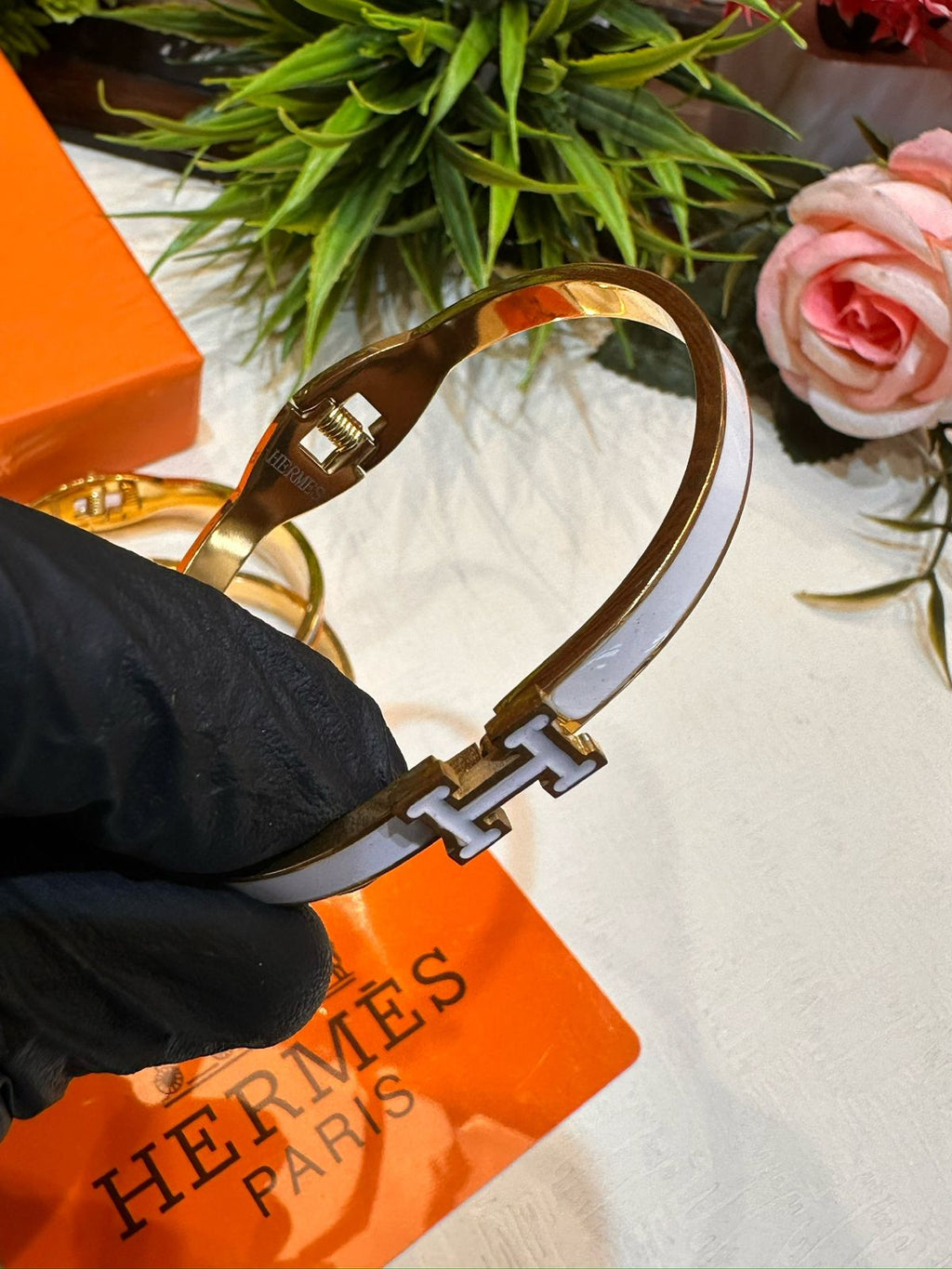 Luxury Enamel Finish Adjustable Bracelet – Elegant Gold Tone