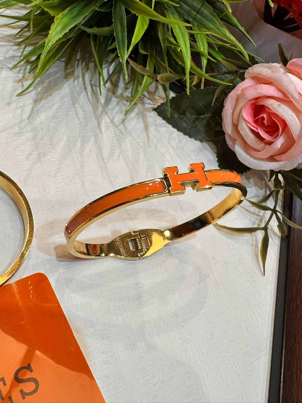 Luxury Enamel Finish Adjustable Bracelet – Elegant Gold Tone