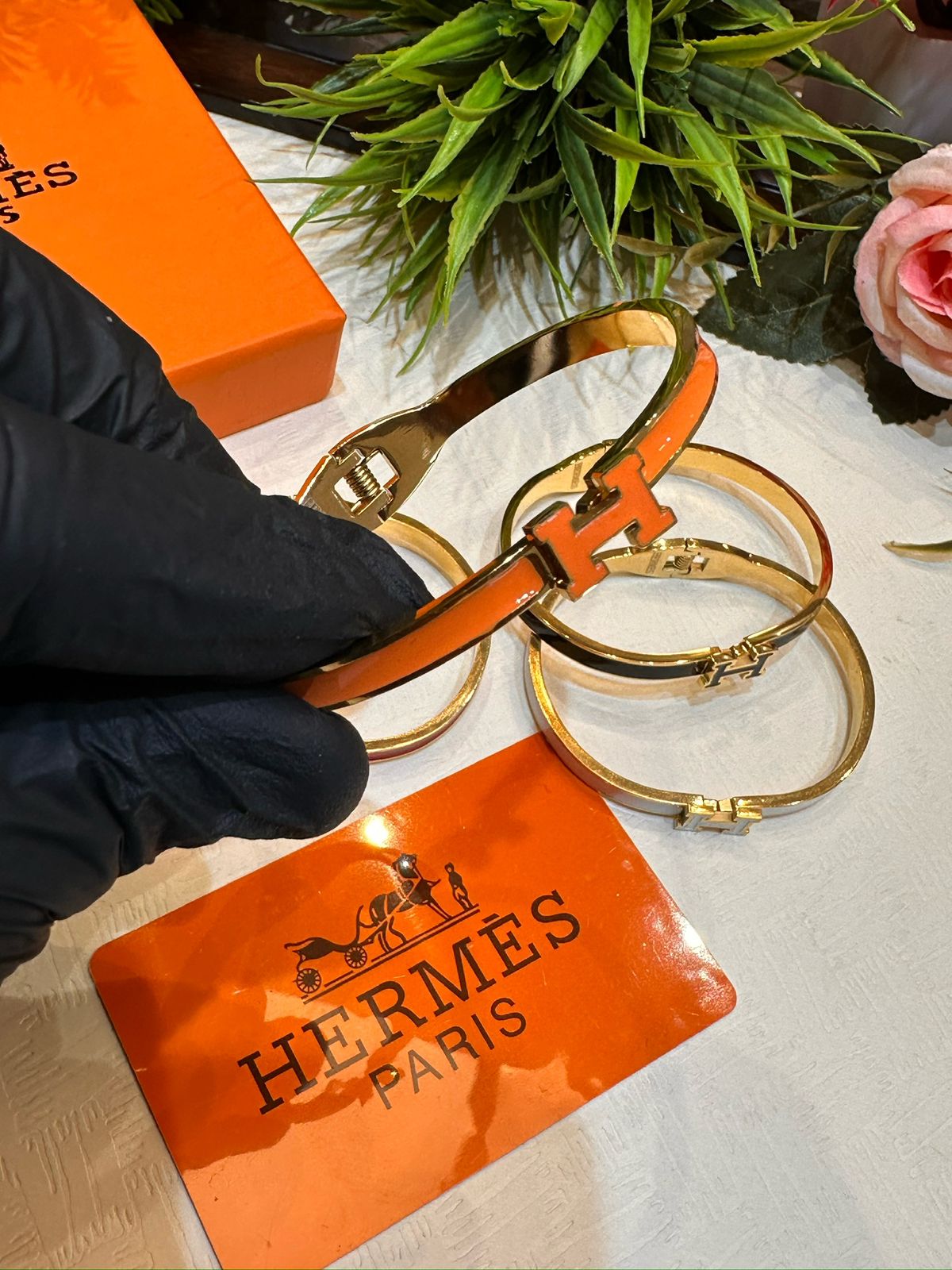 Luxury Enamel Finish Adjustable Bracelet – Elegant Gold Tone