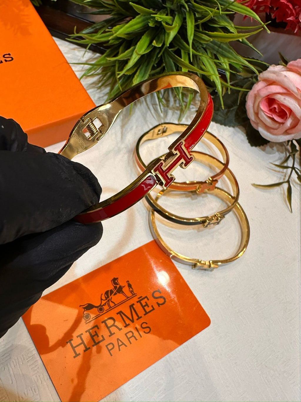 Luxury Enamel Finish Adjustable Bracelet – Elegant Gold Tone