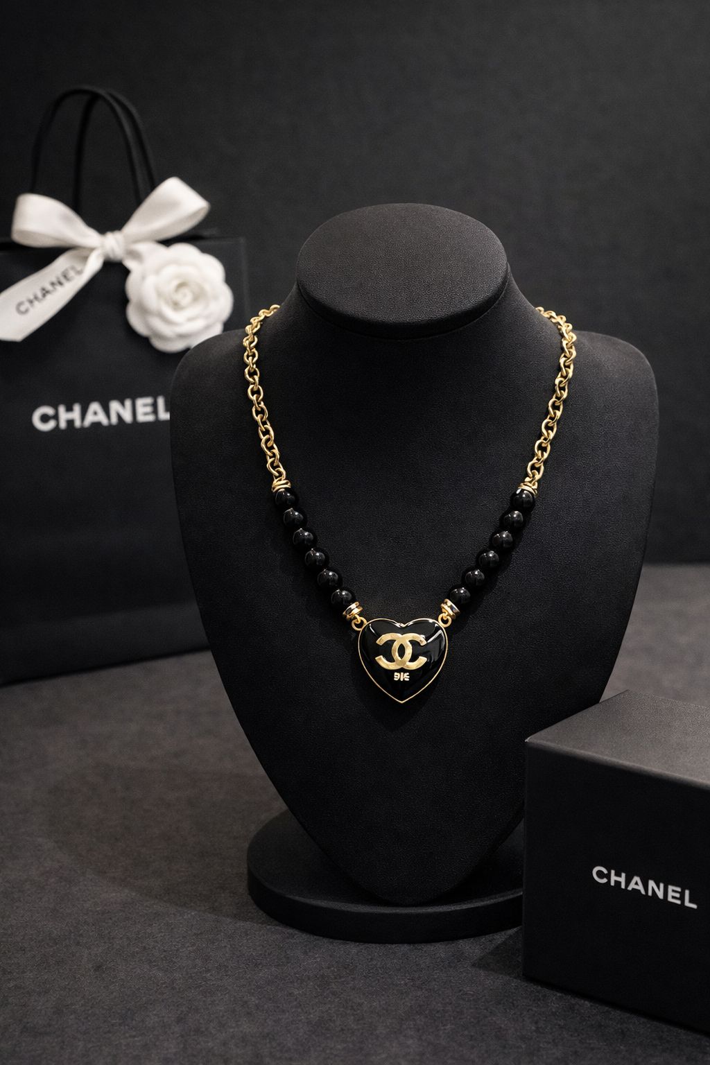 Heart Pendant Beaded Necklace with Gold Tone Chain