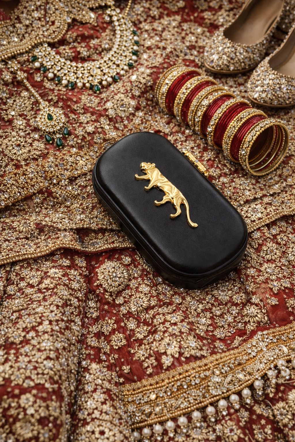 Panther Clutch – Bold & Elegant Statement Piece