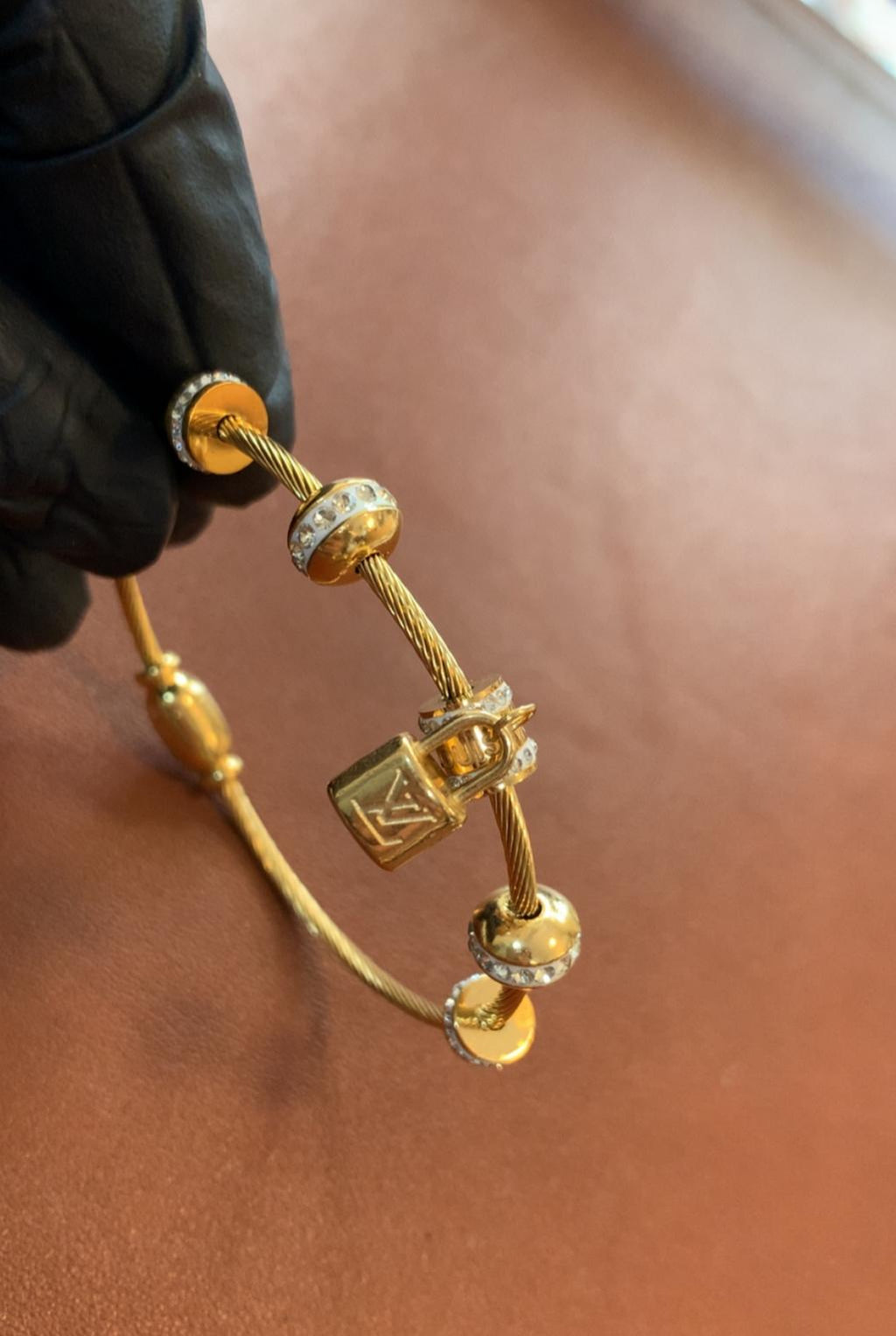 Luxury Gold Charm Bracelet with Lock Pendant – Elegant Crystal Bead Bangle