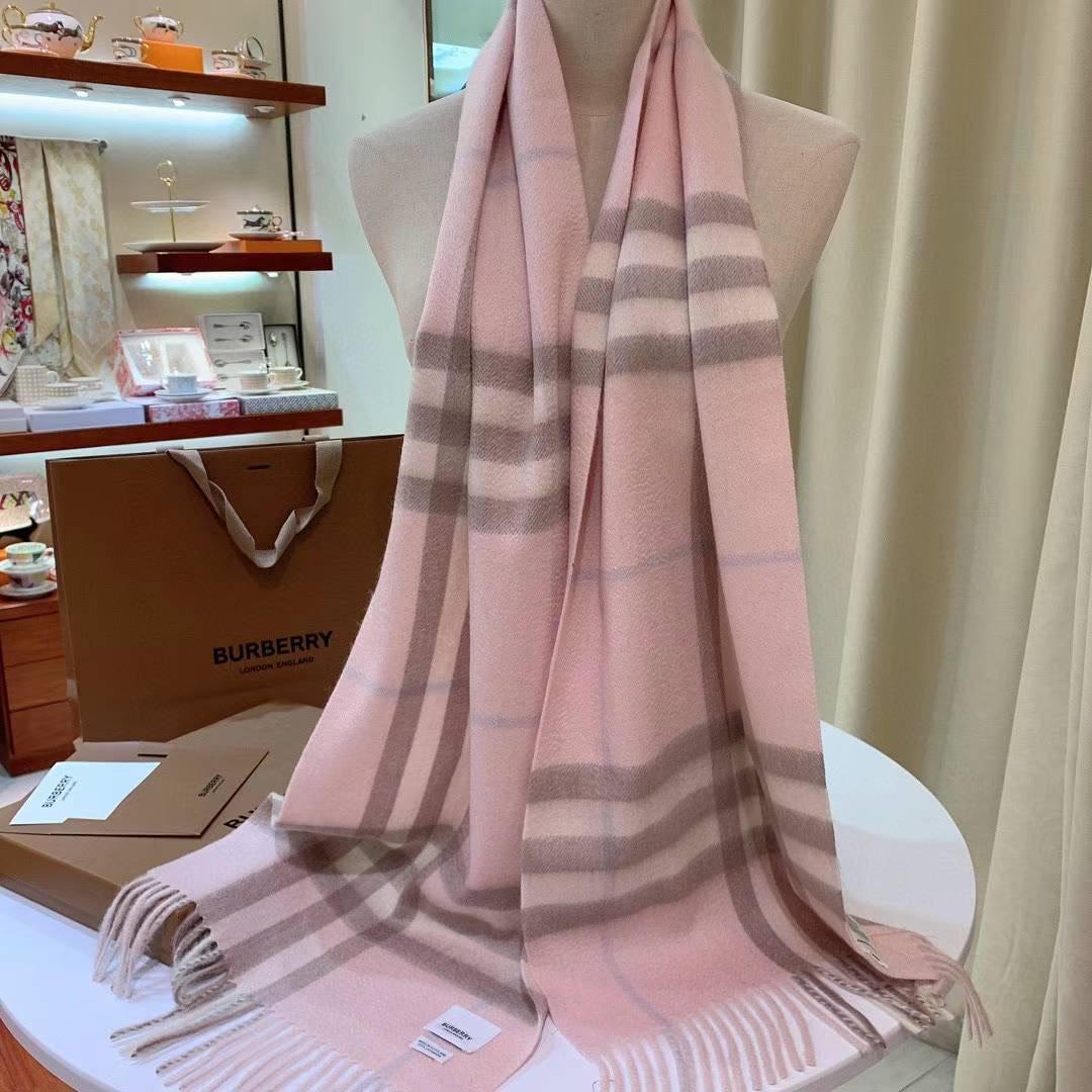 Luxurious Checkered Cashmere Scarf with Fringed Edges