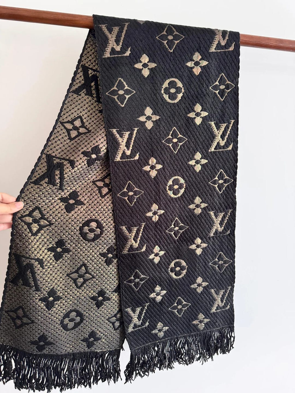 Luxury  Knitted Muffler – Cashmere Silk Blend with Metallic Detailing