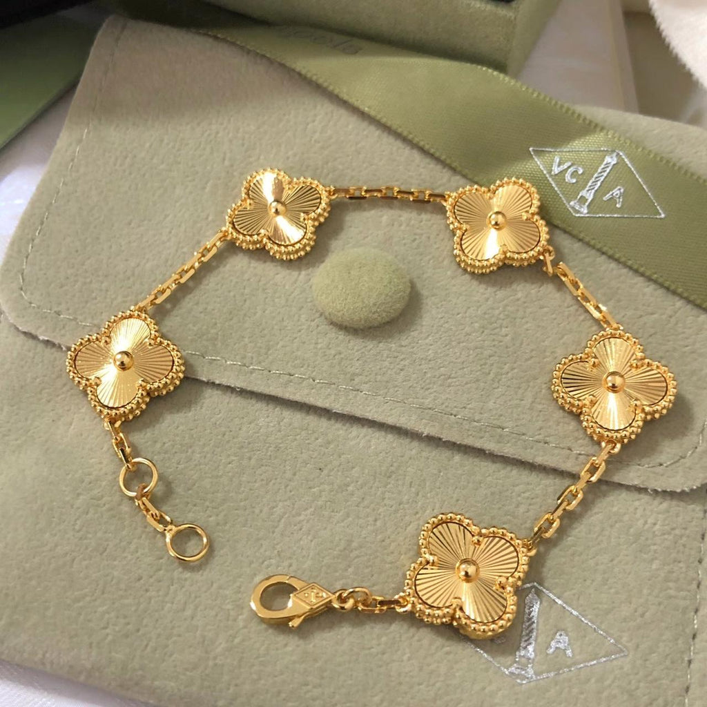 Elegant Floral Link Bracelet with Polished Finish