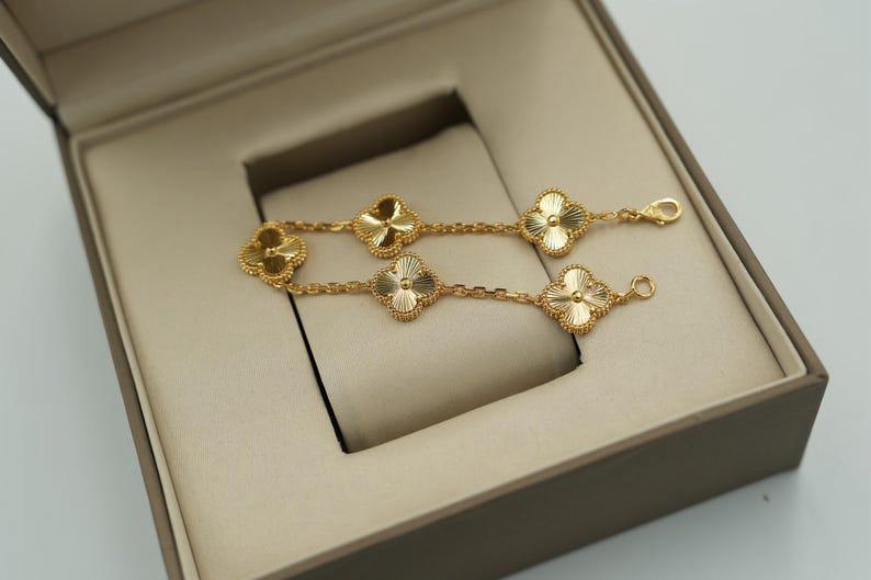 Elegant Floral Link Bracelet with Polished Finish