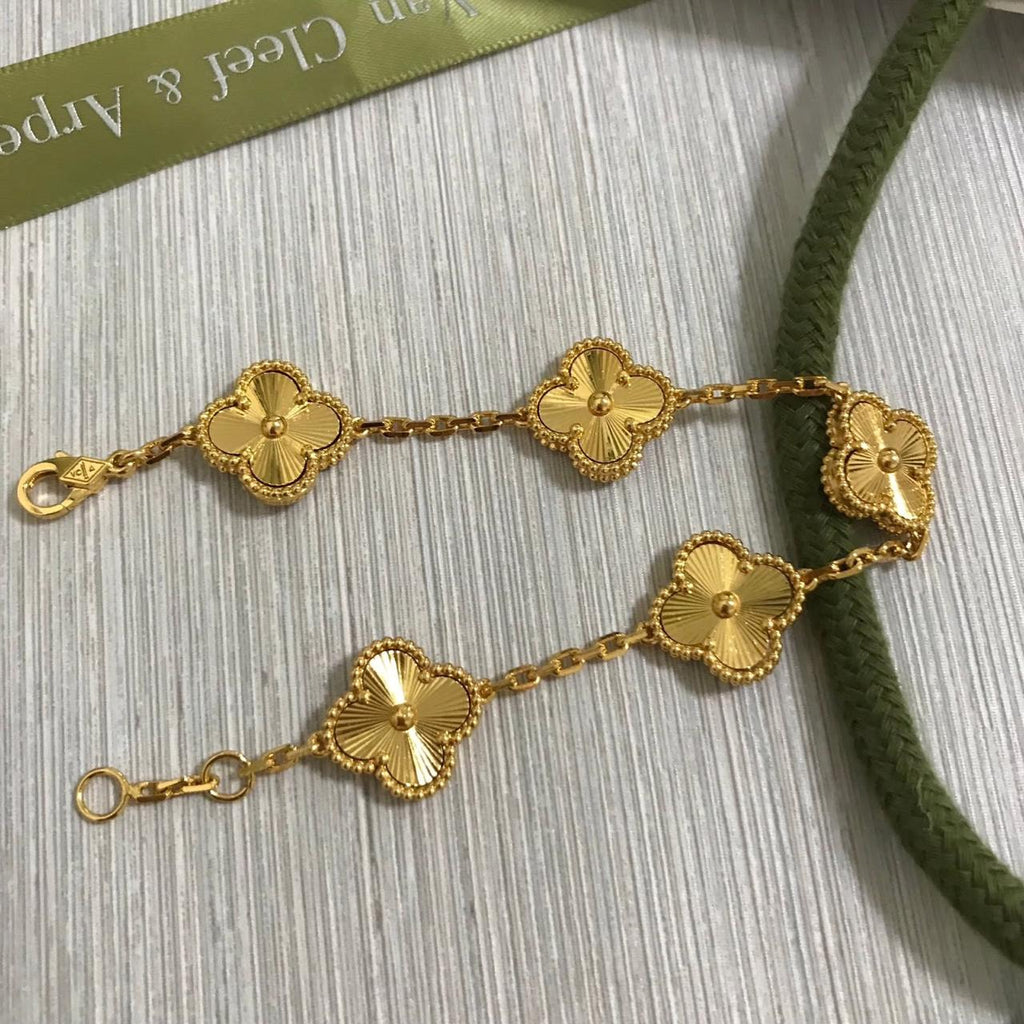 Elegant Floral Link Bracelet with Polished Finish